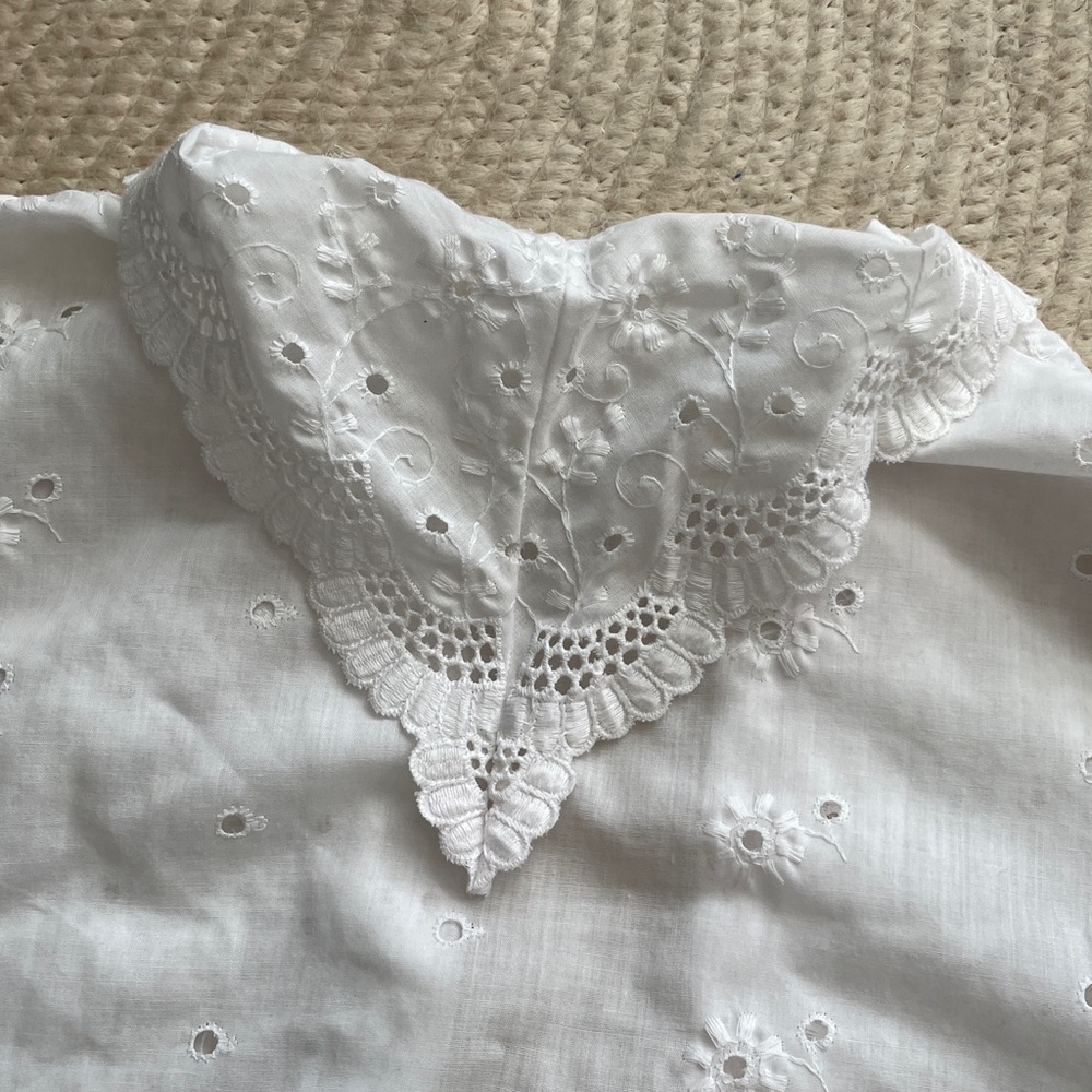 Vintage eyelet blouse! - Picture 9 of 10